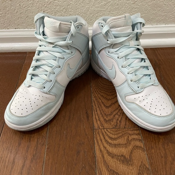 Nike Sneakers in White and Light Blue - Picture 2 of 5
